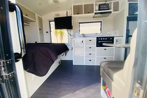 2018 Van Cruiser Caravans INTERCEPTOR