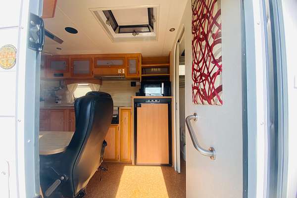 2011 Windsor GENESIS II