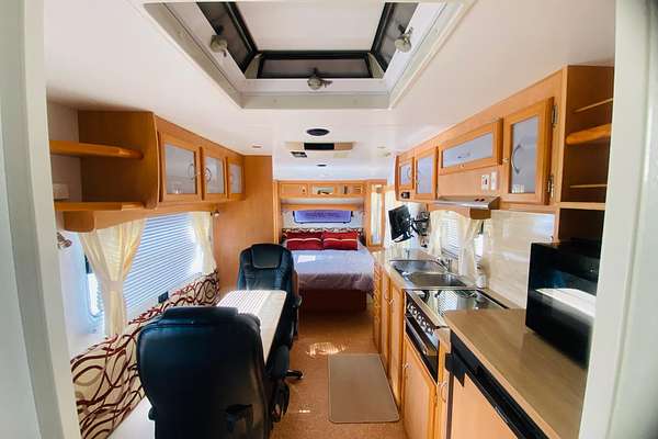 2011 Windsor GENESIS II