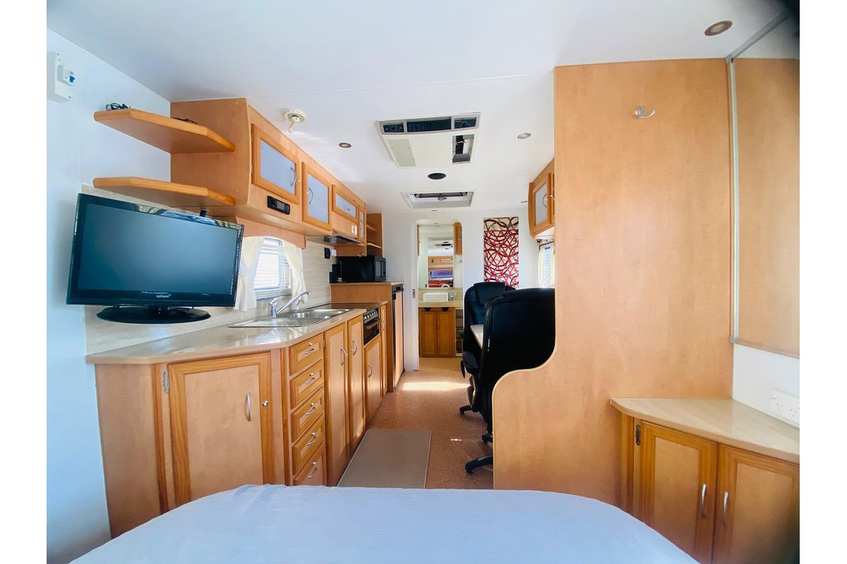 2011 Windsor GENESIS II