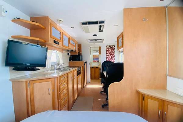 2011 Windsor GENESIS II