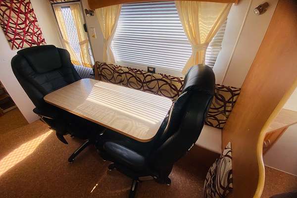 2011 Windsor GENESIS II