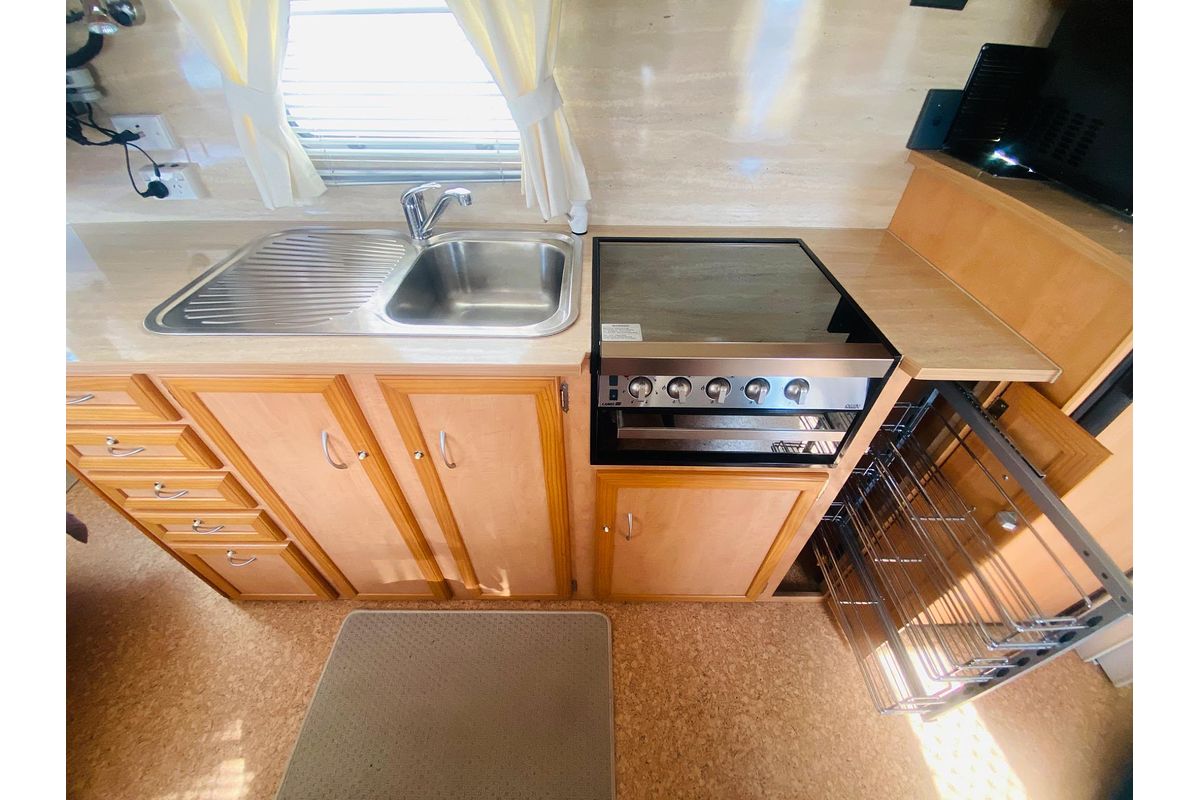 2011 Windsor GENESIS II