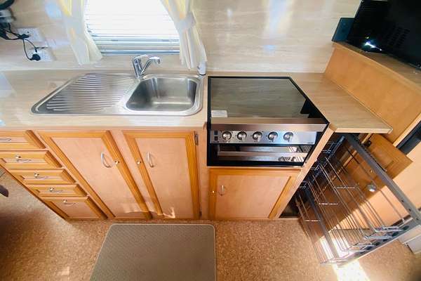 2011 Windsor GENESIS II