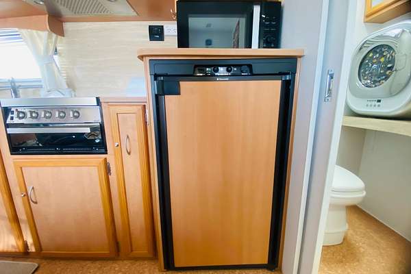 2011 Windsor GENESIS II