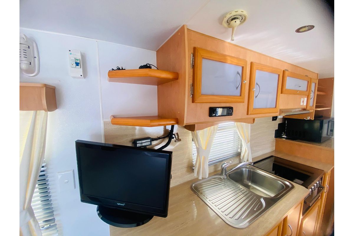 2011 Windsor GENESIS II