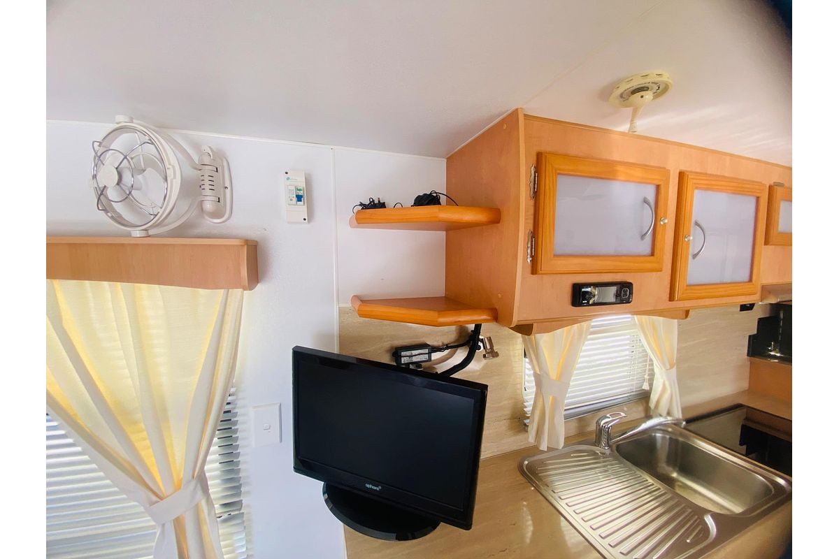 2011 Windsor GENESIS II