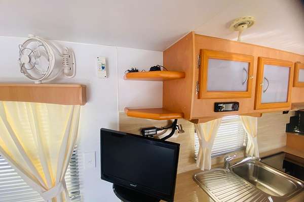 2011 Windsor GENESIS II