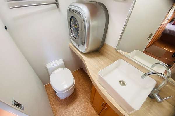 2011 Windsor GENESIS II