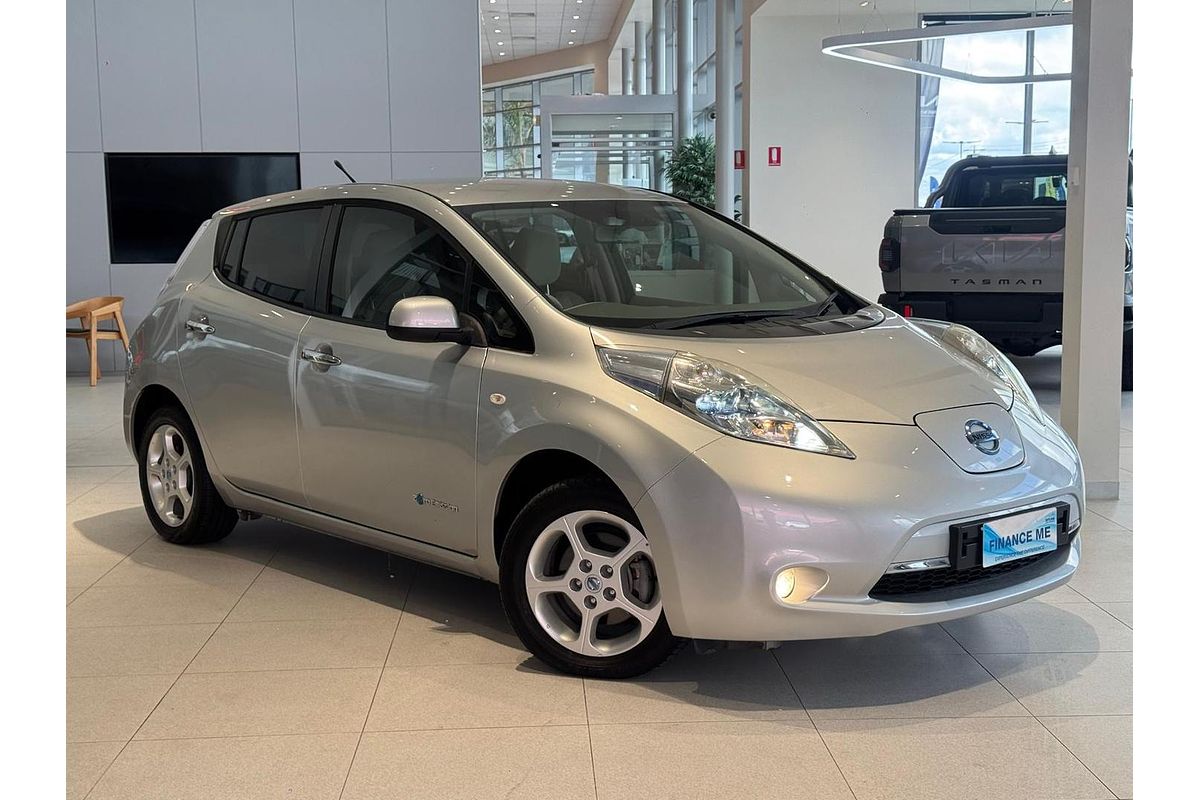 2015 Nissan LEAF AZE0