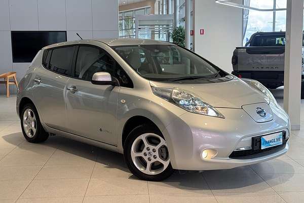 2015 Nissan LEAF AZE0