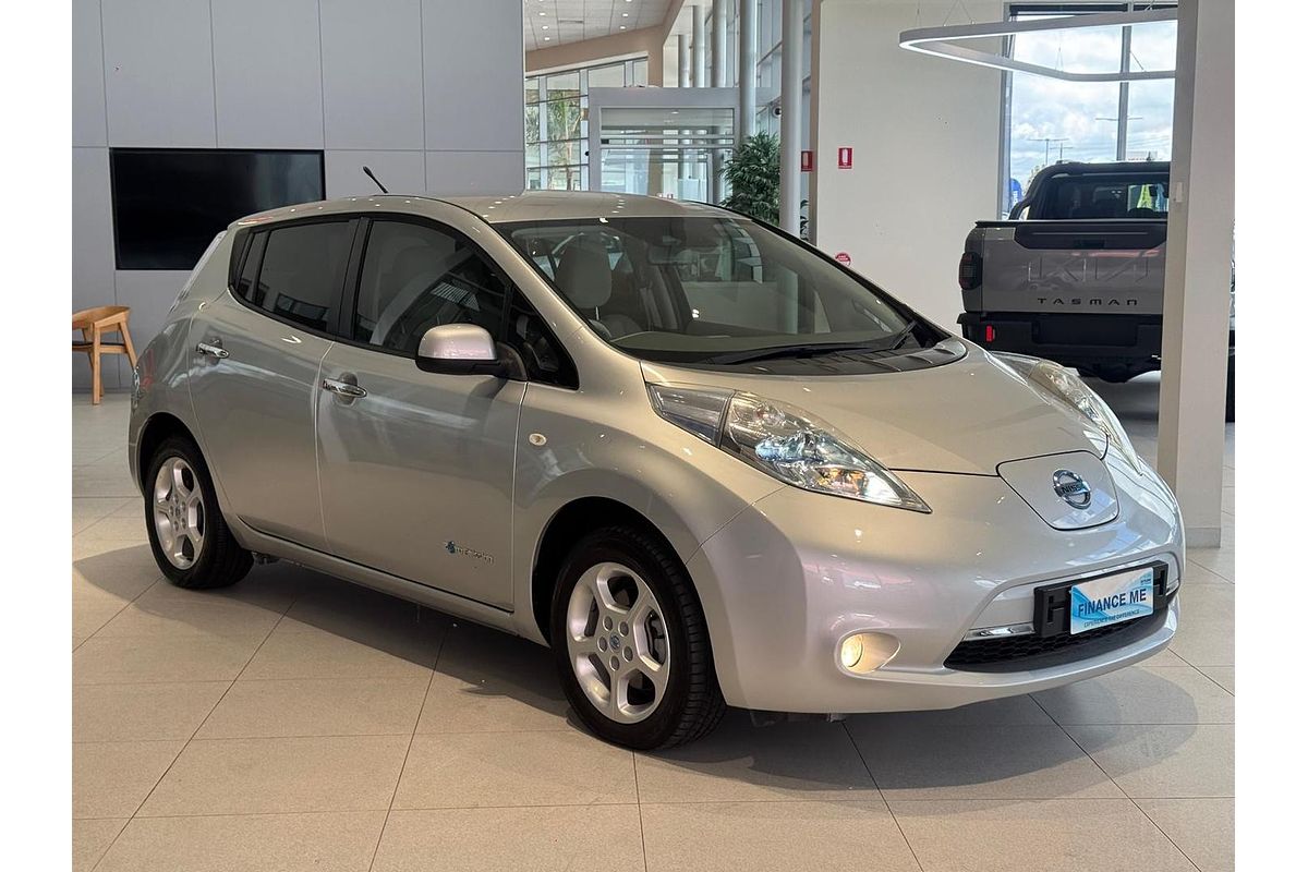 2015 Nissan LEAF AZE0