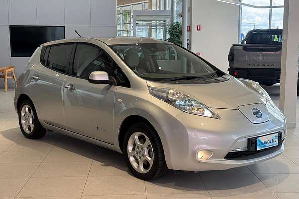 2015 Nissan LEAF AZE0