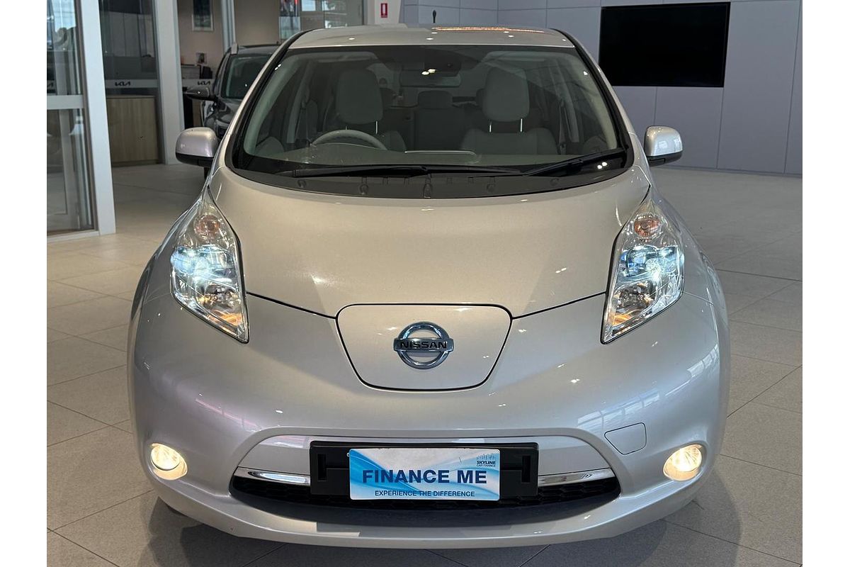 2015 Nissan LEAF AZE0