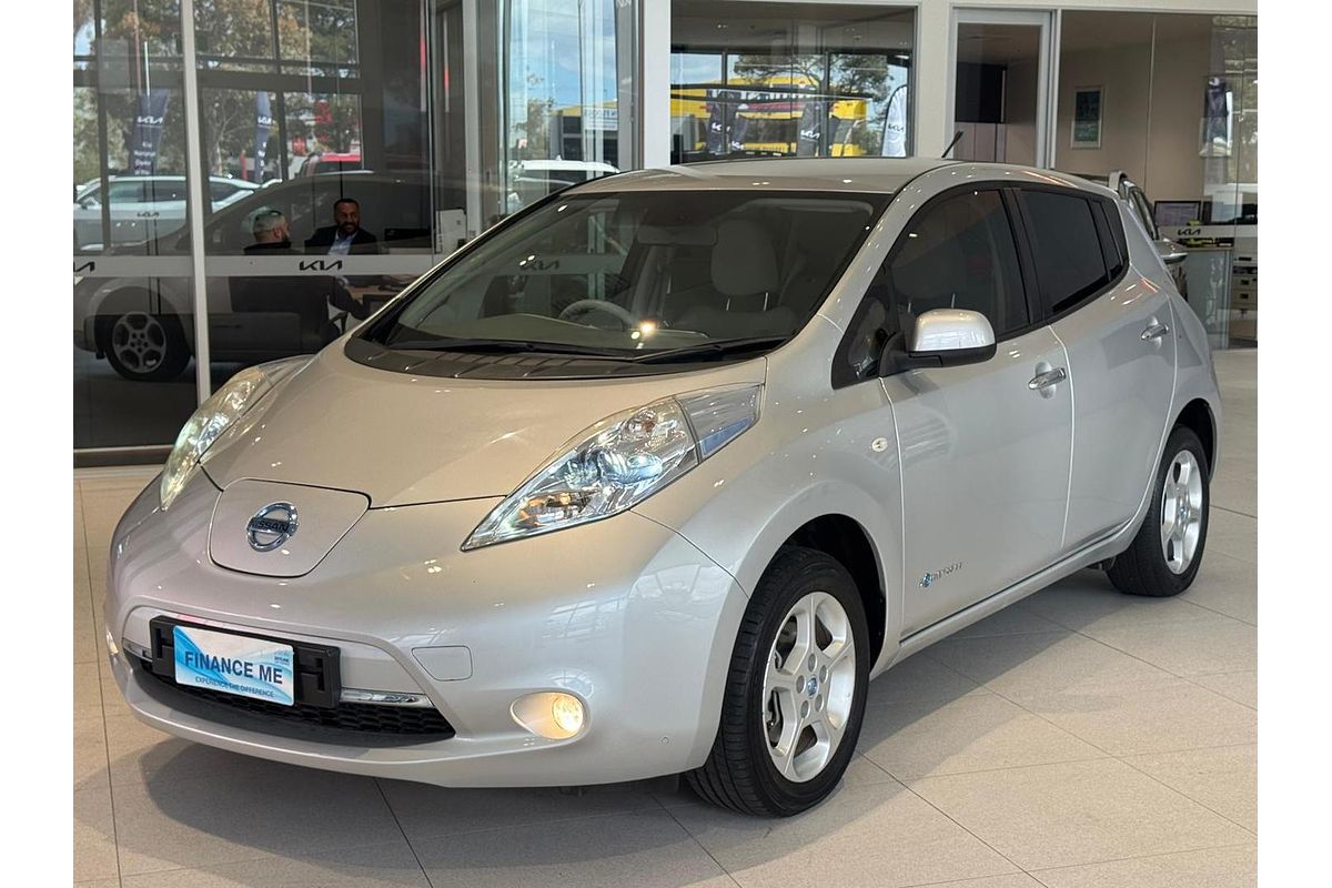 2015 Nissan LEAF AZE0