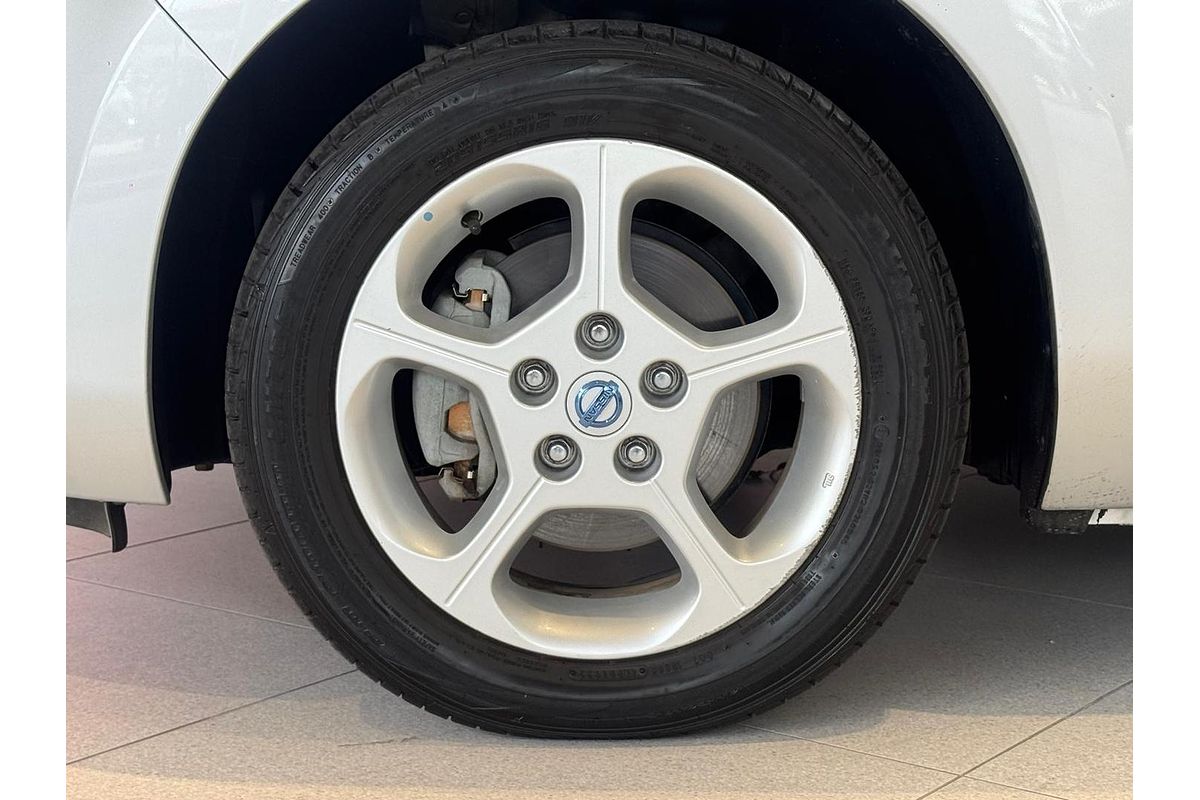 2015 Nissan LEAF AZE0