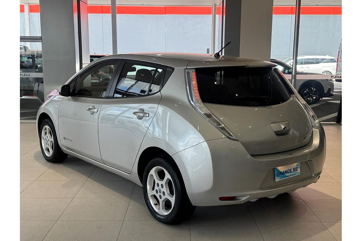 2015 Nissan LEAF AZE0
