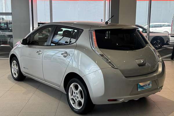 2015 Nissan LEAF AZE0