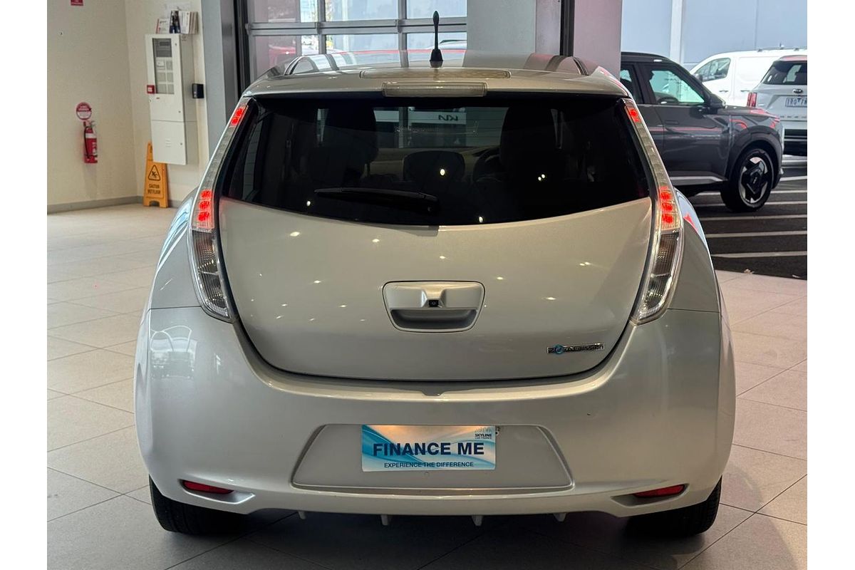2015 Nissan LEAF AZE0