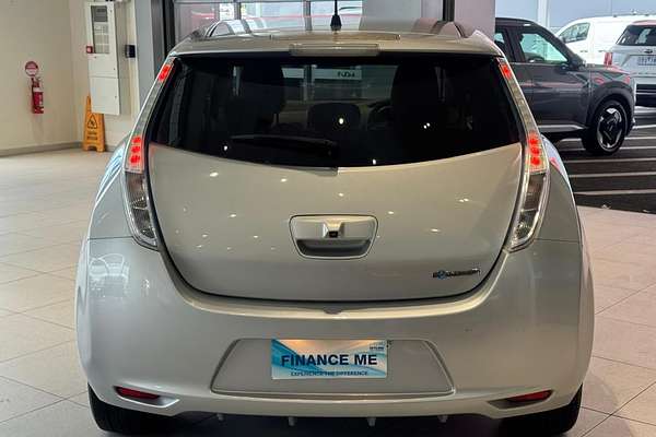 2015 Nissan LEAF AZE0