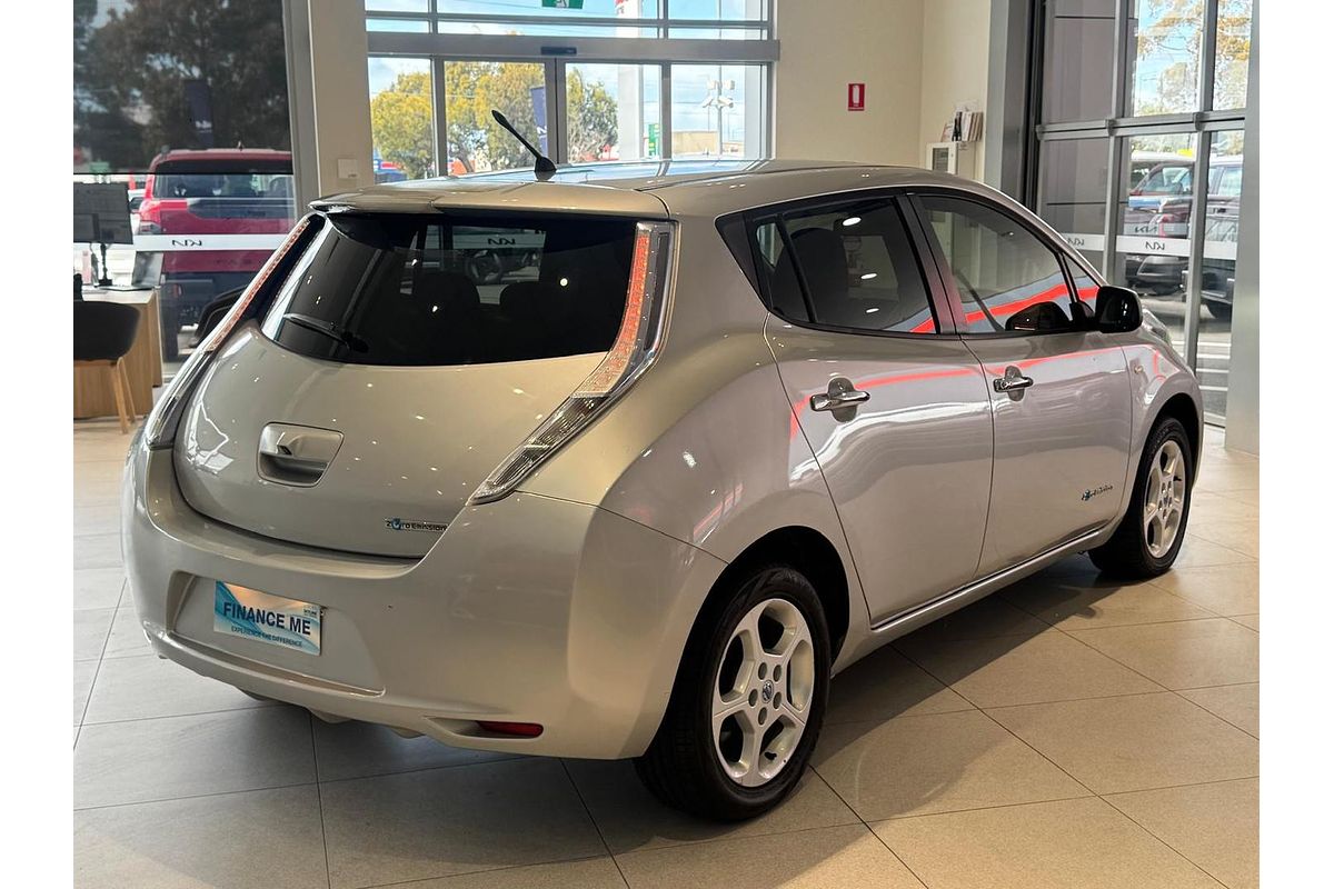 2015 Nissan LEAF AZE0