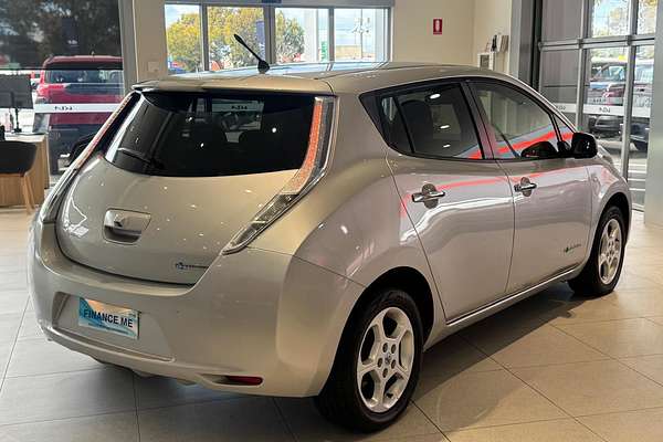 2015 Nissan LEAF AZE0