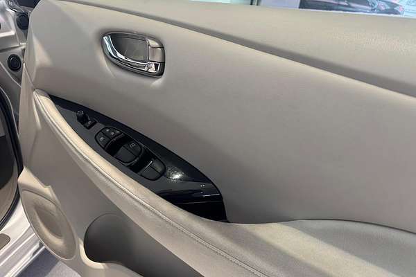 2015 Nissan LEAF AZE0
