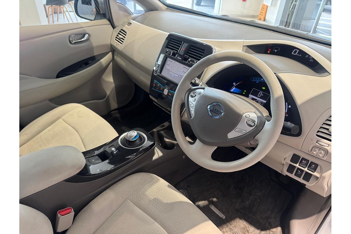 2015 Nissan LEAF AZE0