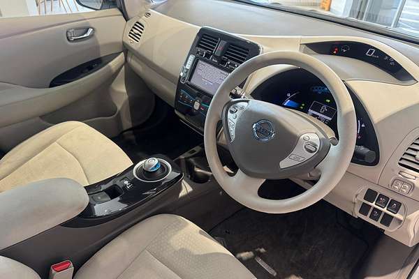 2015 Nissan LEAF AZE0