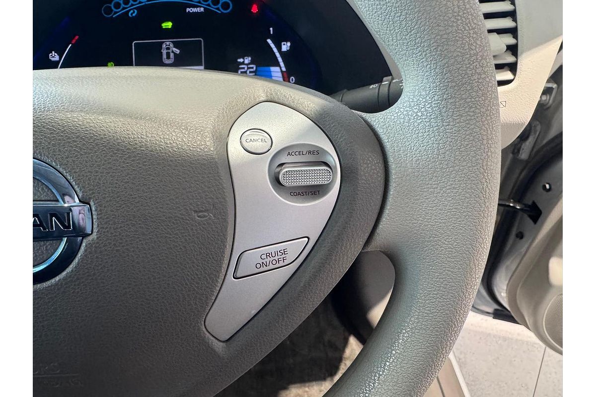 2015 Nissan LEAF AZE0