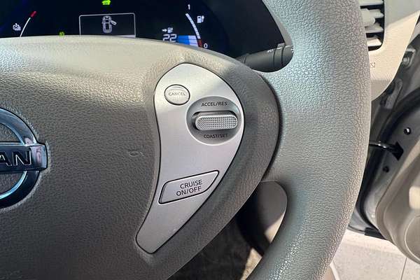 2015 Nissan LEAF AZE0