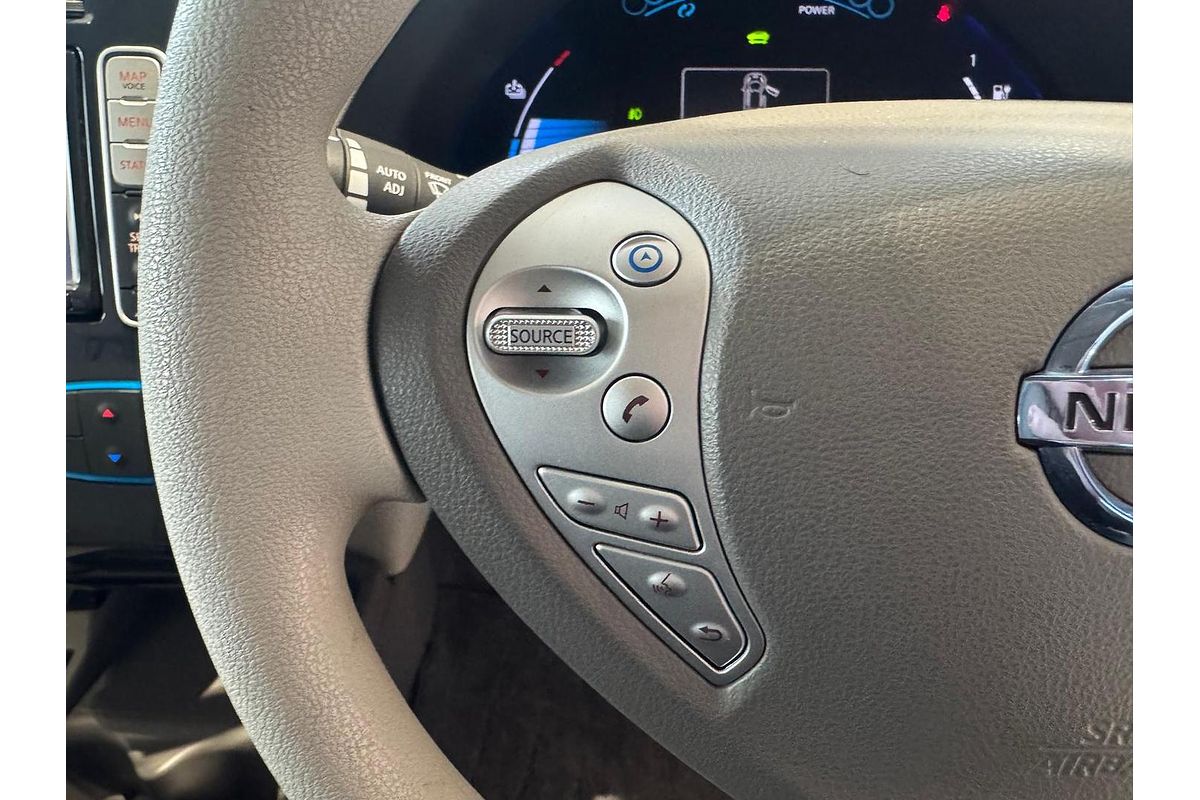 2015 Nissan LEAF AZE0
