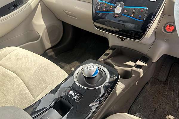 2015 Nissan LEAF AZE0
