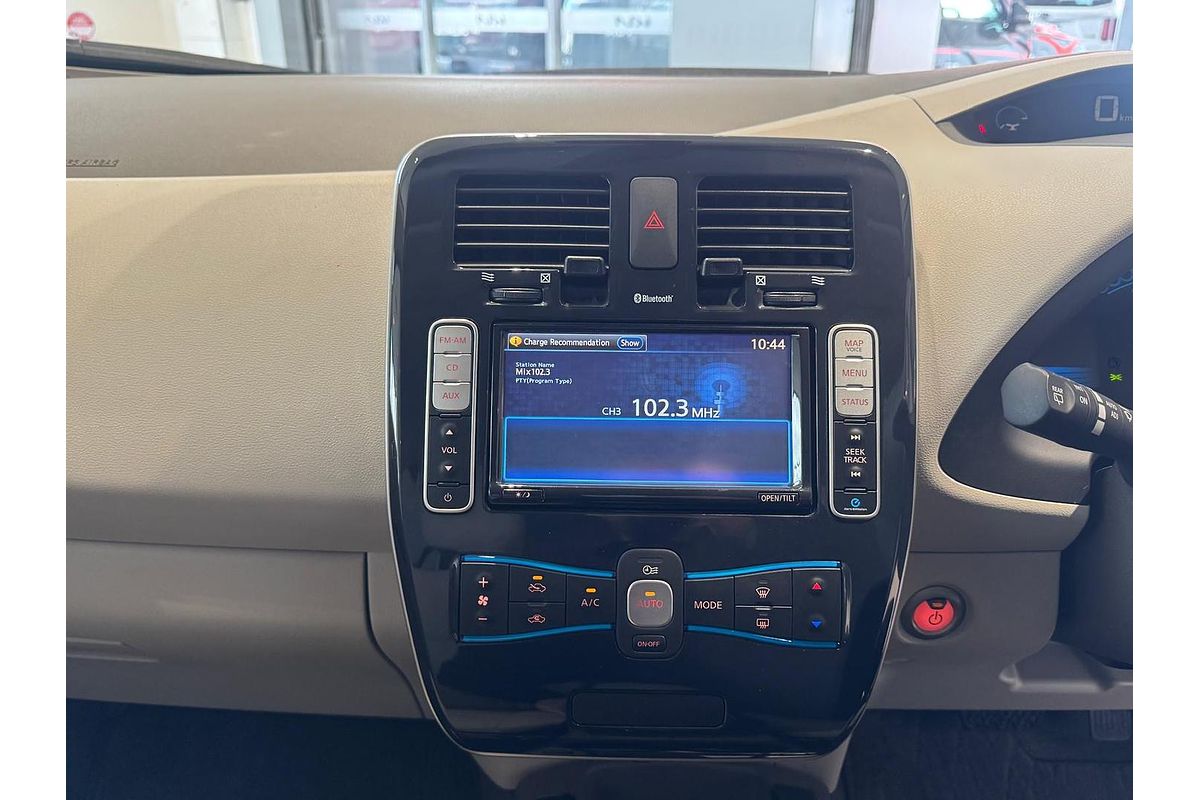 2015 Nissan LEAF AZE0