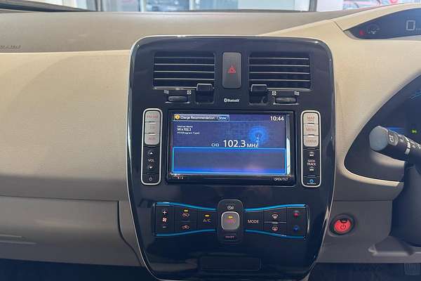 2015 Nissan LEAF AZE0
