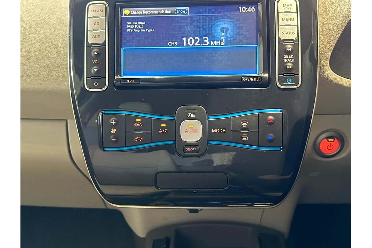 2015 Nissan LEAF AZE0