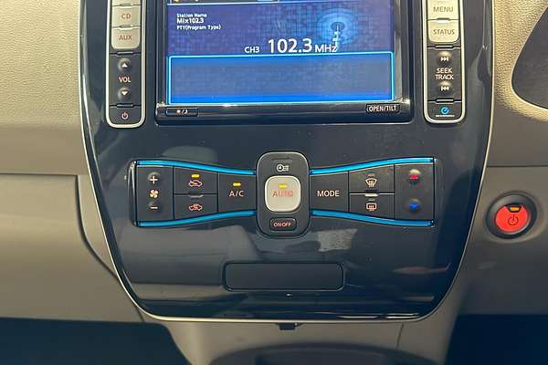 2015 Nissan LEAF AZE0
