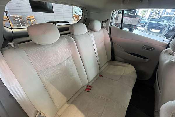 2015 Nissan LEAF AZE0