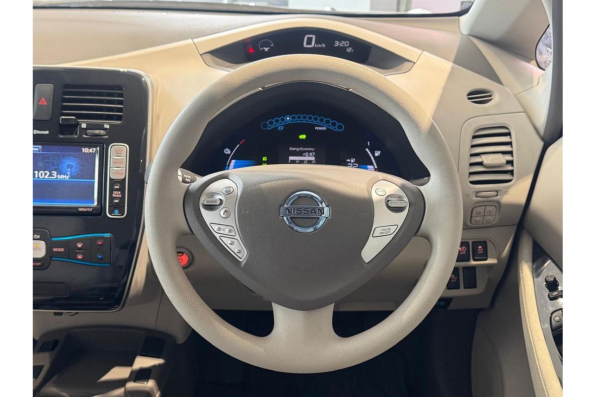 2015 Nissan LEAF AZE0