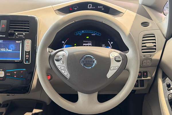 2015 Nissan LEAF AZE0