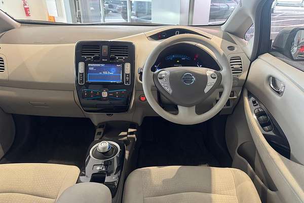 2015 Nissan LEAF AZE0