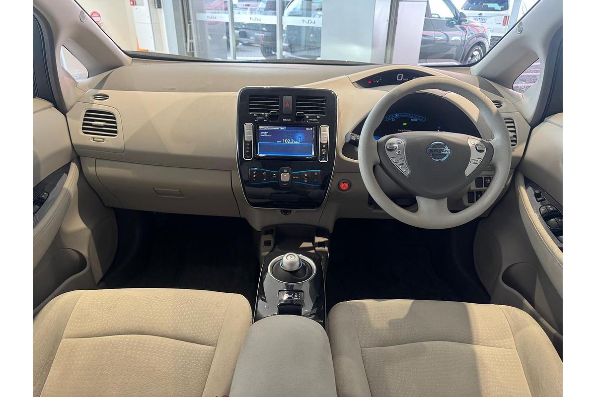 2015 Nissan LEAF AZE0