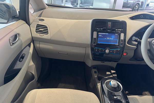2015 Nissan LEAF AZE0