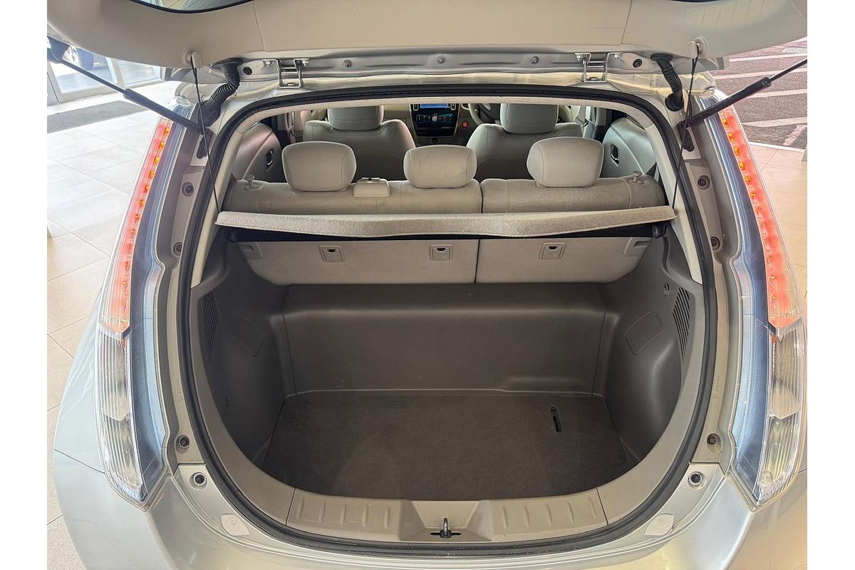 2015 Nissan LEAF AZE0