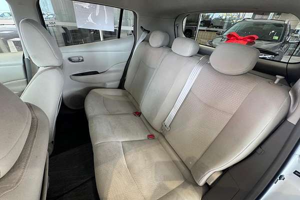 2015 Nissan LEAF AZE0