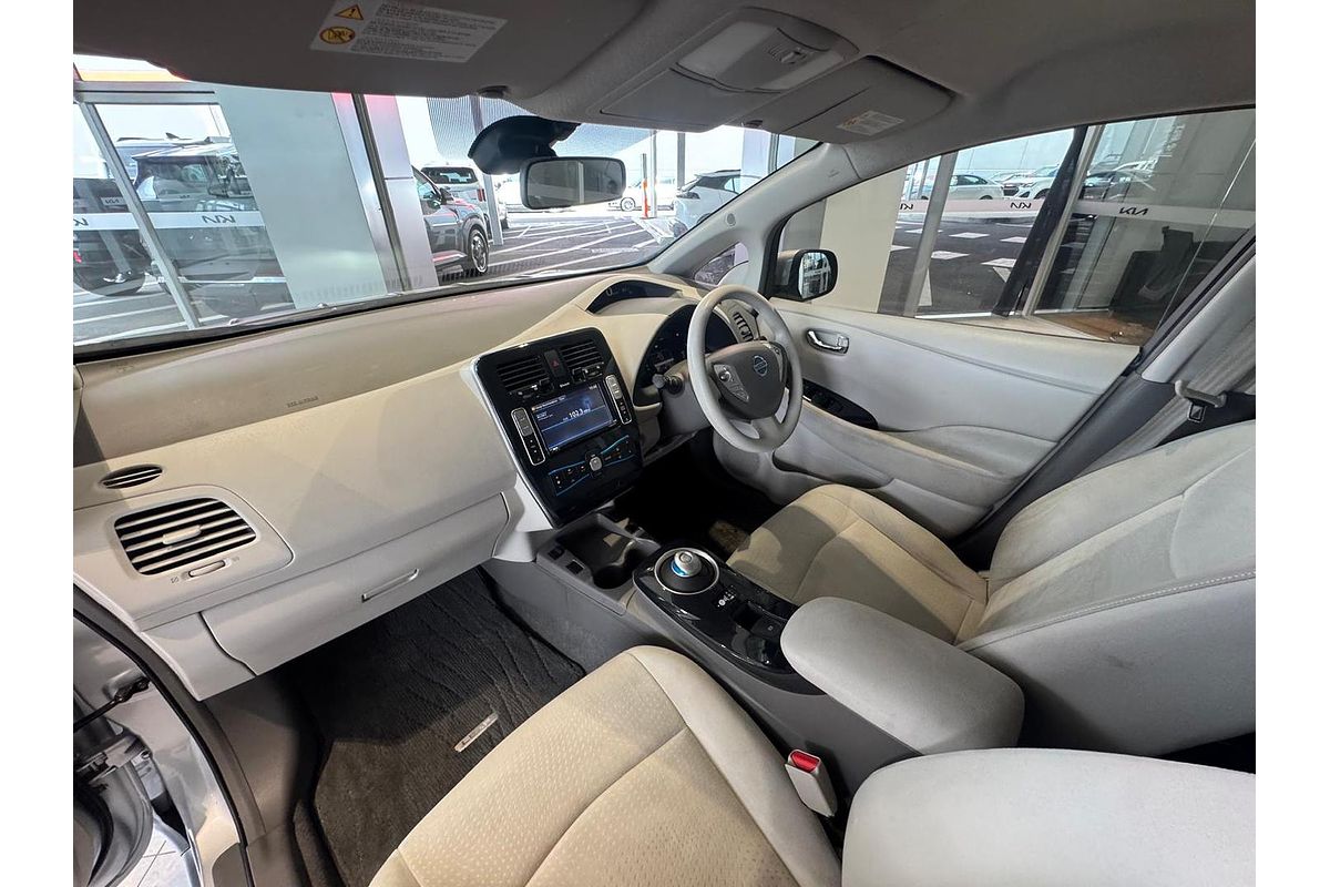 2015 Nissan LEAF AZE0