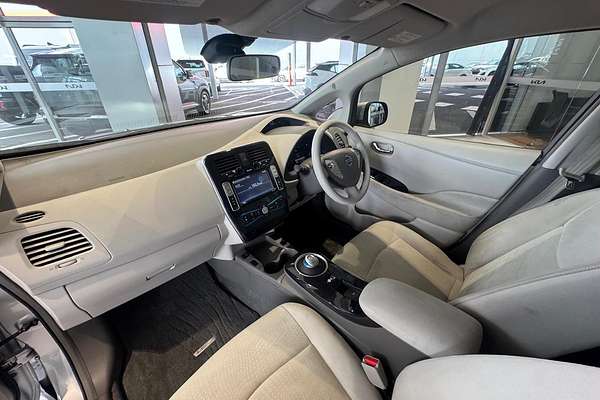 2015 Nissan LEAF AZE0