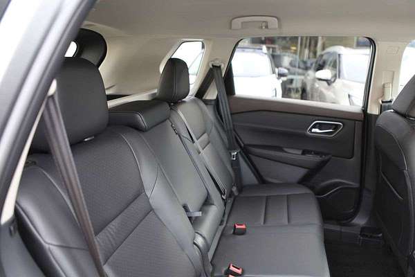 2025 Nissan X-TRAIL ST-L T33