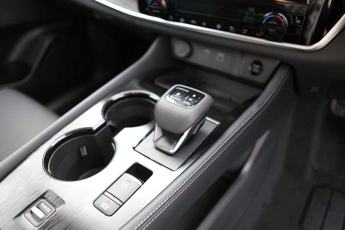 2025 Nissan X-TRAIL ST-L T33