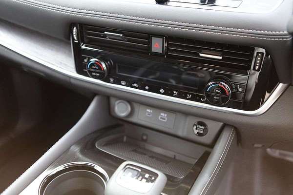 2025 Nissan X-TRAIL ST-L T33